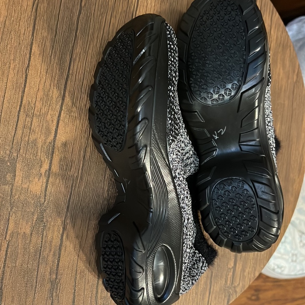 Boot/ lined for warmth - Picture 2 of 2